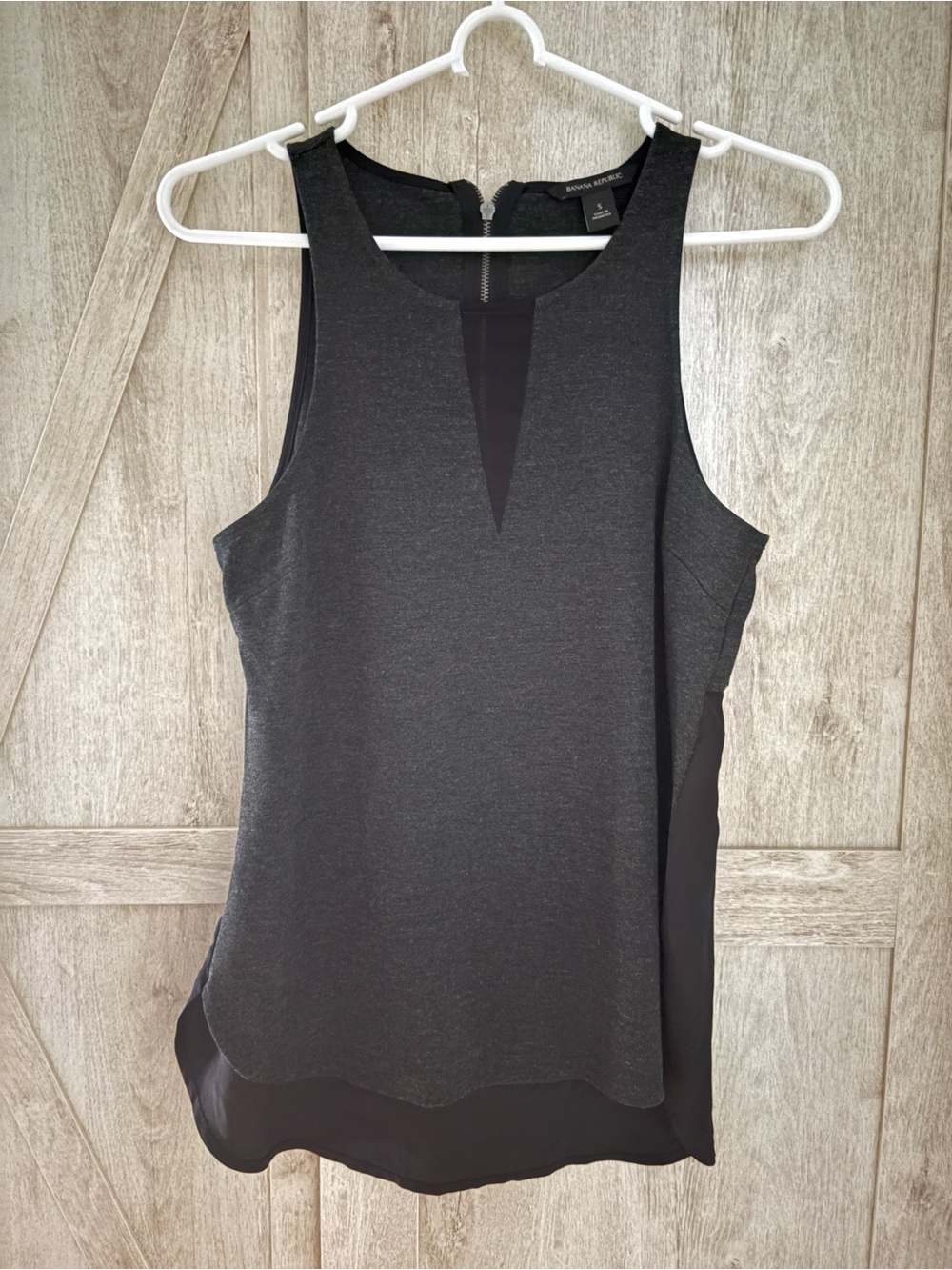 Banana Republic Gray Mixed-Media Sleeveless Blouse | Small